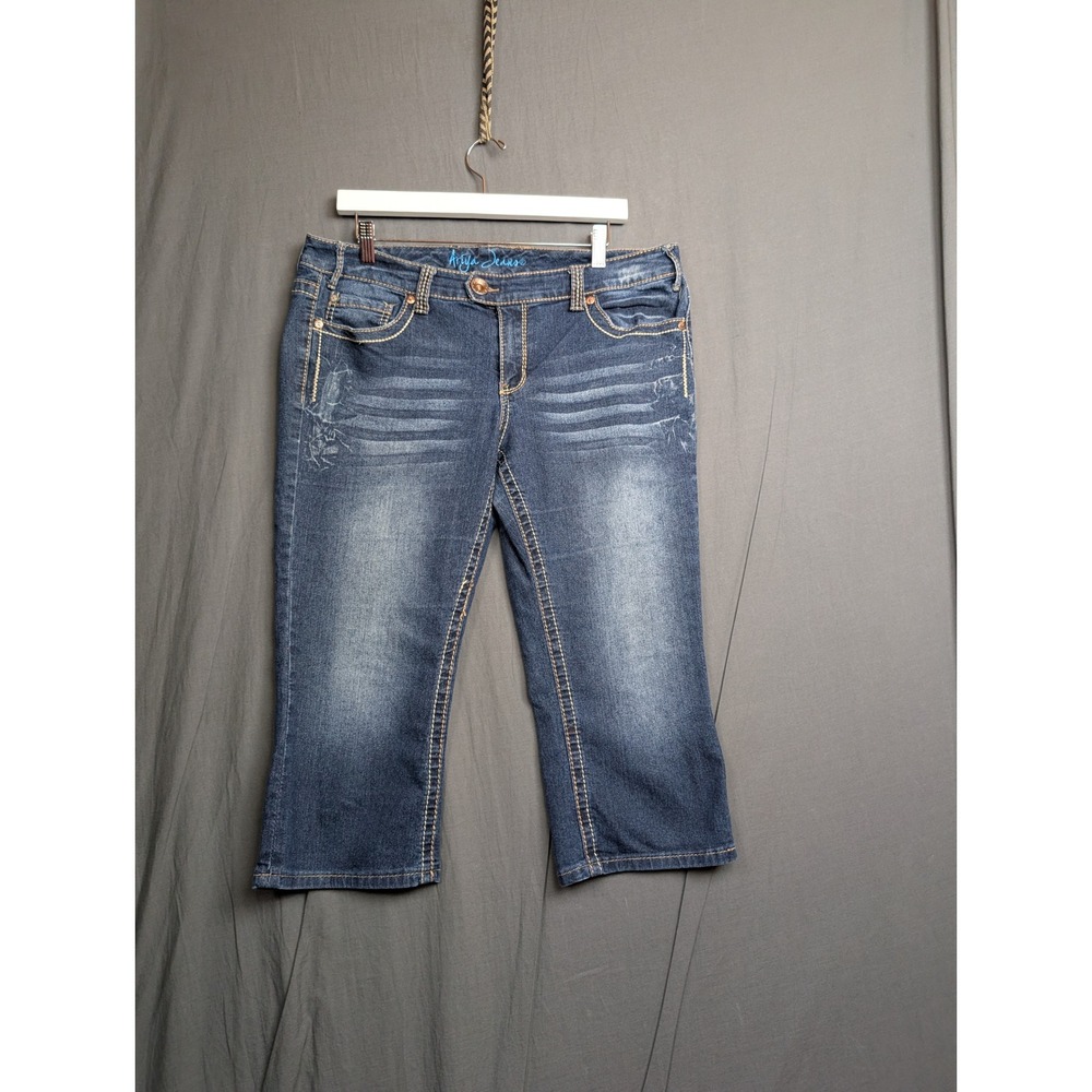 Ariya Jeans Mens Blue Denim Capri Crop Pants Dark Wash Embroidered Size 15/16